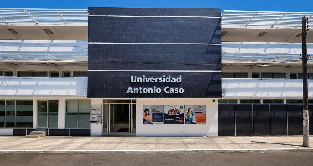Fachada principal Universidad Antonio Caso Veracruz
